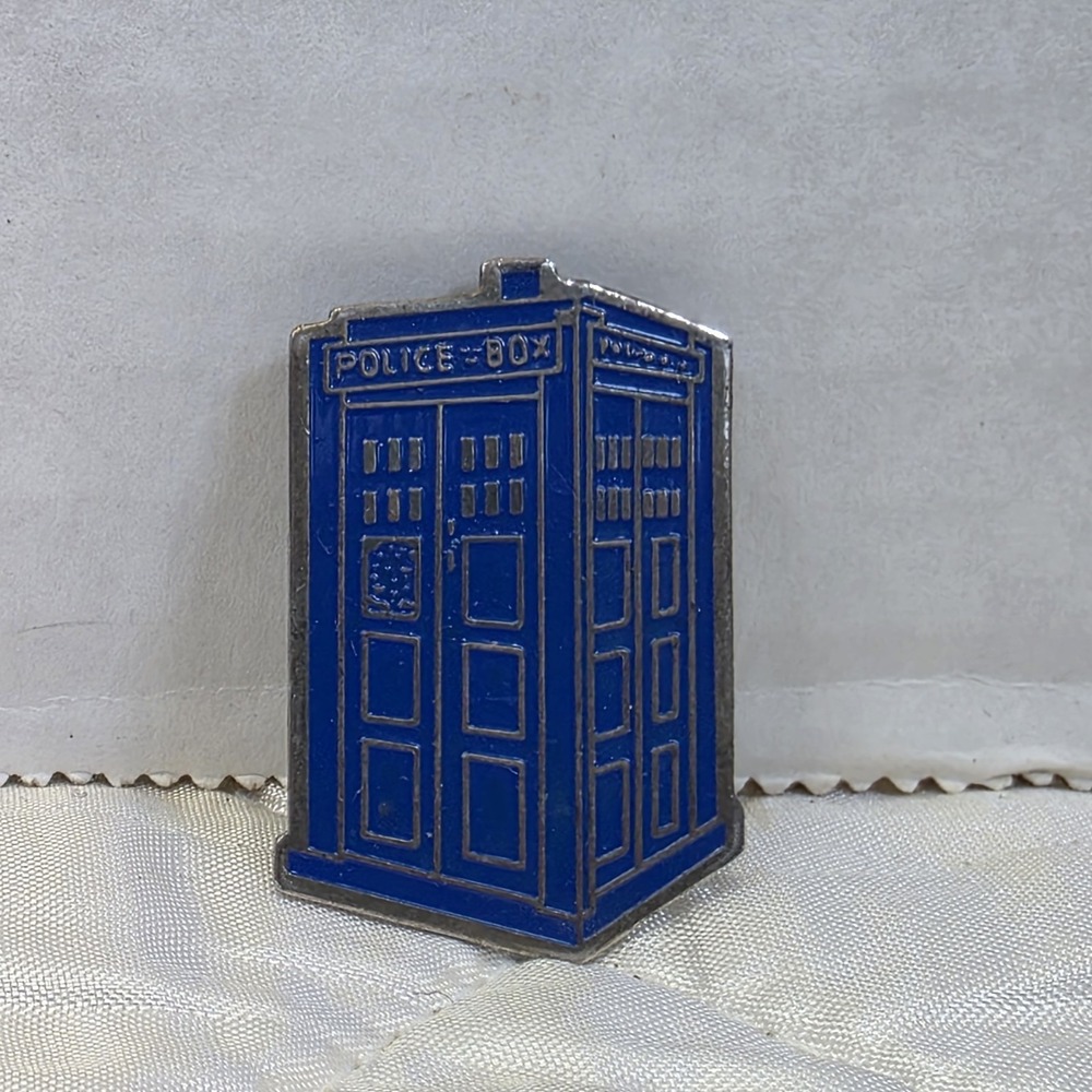 Police Box Dr Whoโ Tardis Badge Police Box Metal Enamel Pin